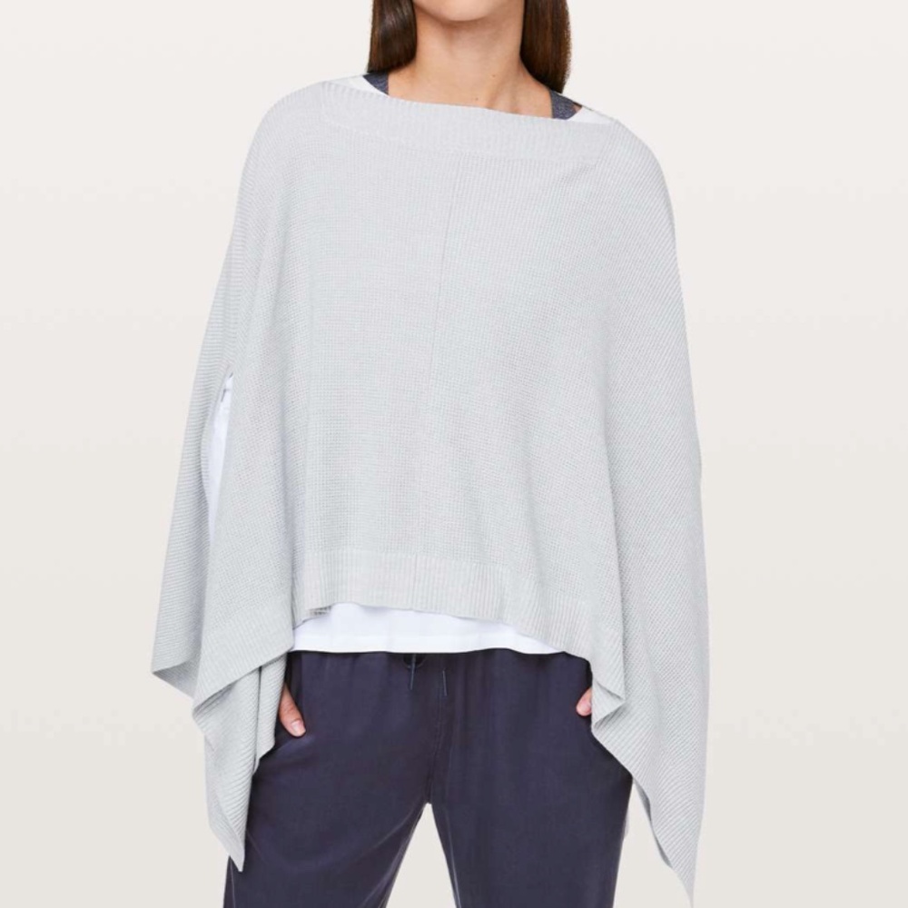 Lululemon Forward Flow Cape Silver Fox / Alpine White